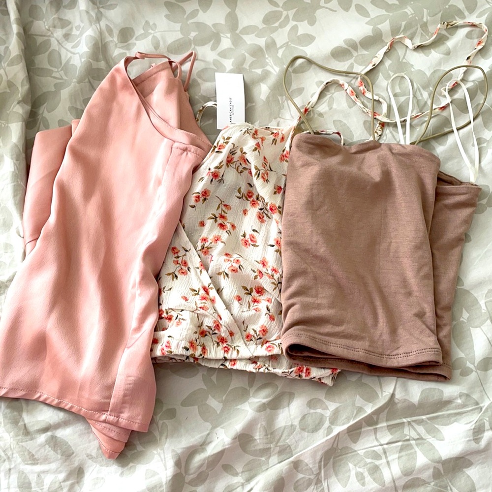 🌺3 Bundle of crop tank tops🌺